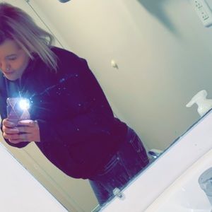 Meet your Posher, Katelyn